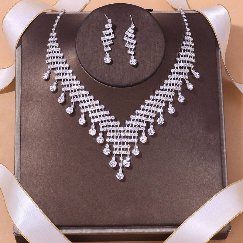 Wholesale Simple Bridal Jewelry Set Wedding Dress Accessories Rhinestone Necklace Earrings Two-piece Set
