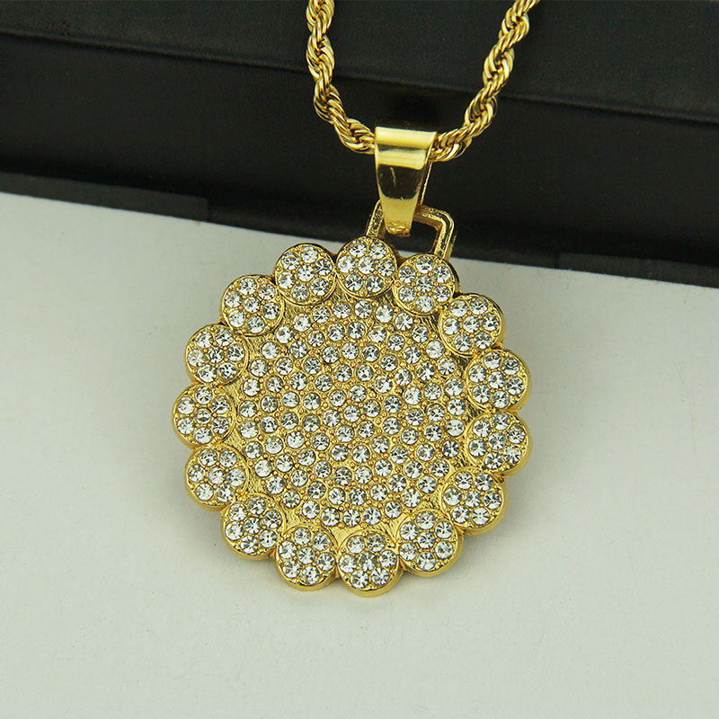 Wholesale Personalised Fashion Necklace With Diamond Sunflower Pendant