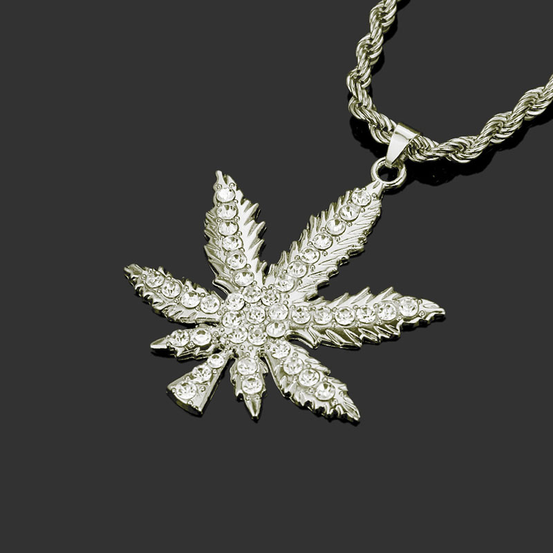Hip Hop Diamond-encrusted Maple Leaf Pendant Necklace Supplier