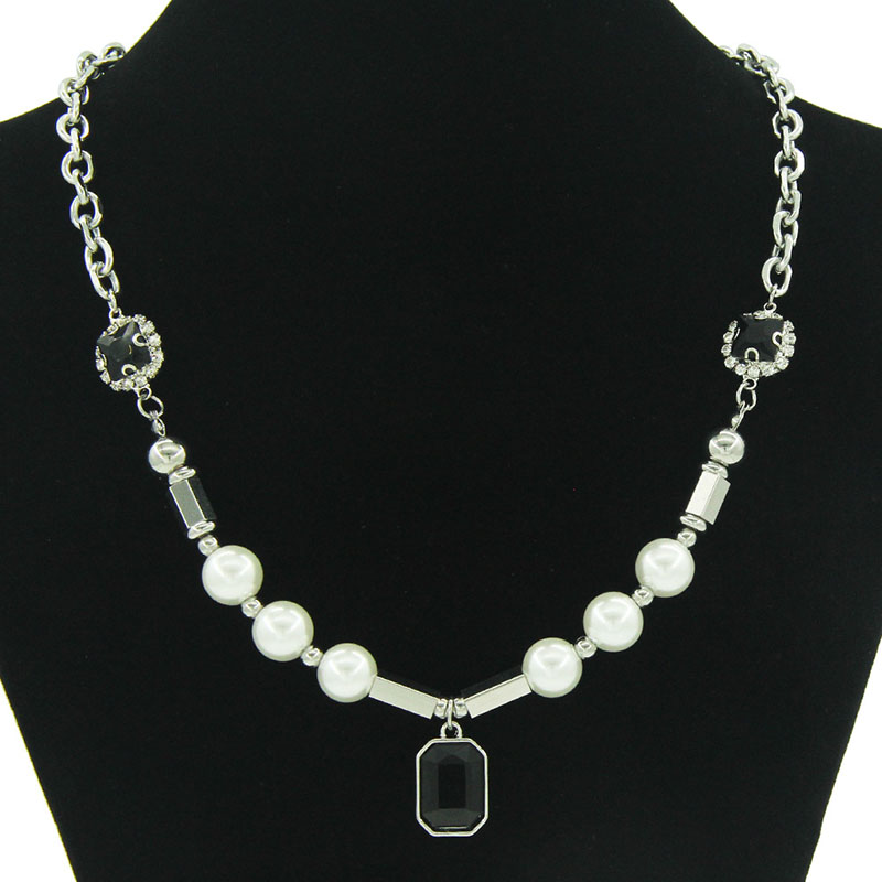 Hip Hop Pearl And Black Gemstone Necklace Personalised Collarbone Chain Manufacturer