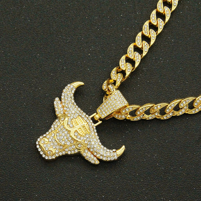 Hip Hop Three Dimensional Diamond Encrusted Bull Head Pendant Cuban Chain Large Gold Chain Supplier