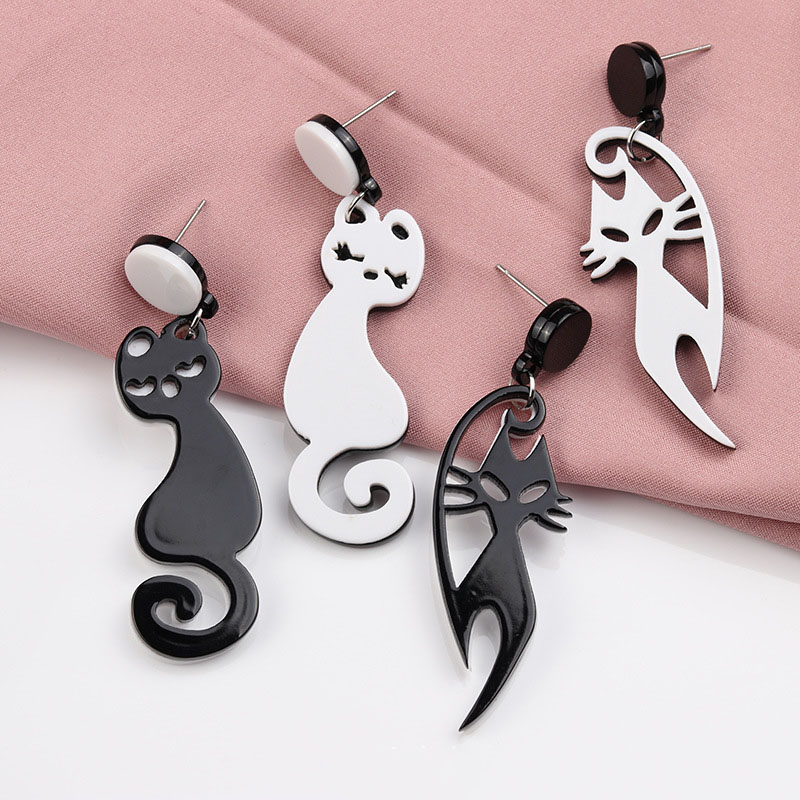 Wholesale Jewelry Fox Cat Acrylic Earrings Black And White Asymmetric Earrings Moving