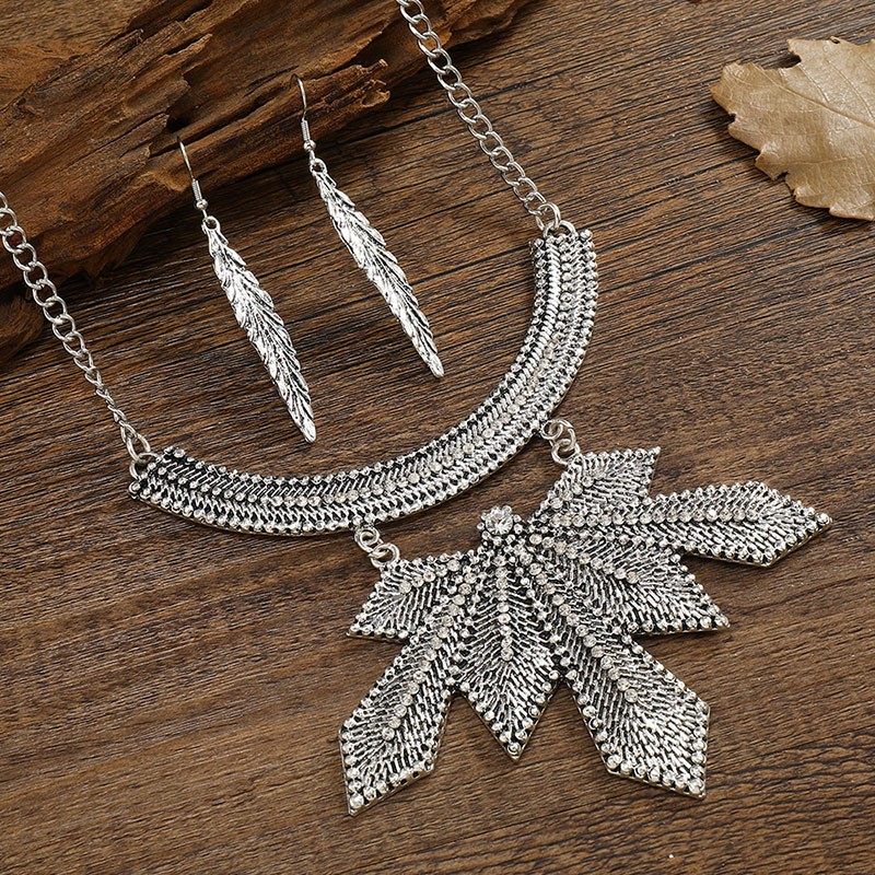 Wholesale Jewelry Exaggerated Ethnic Style Vintage Leaves Rhinestone Gemstone Necklace