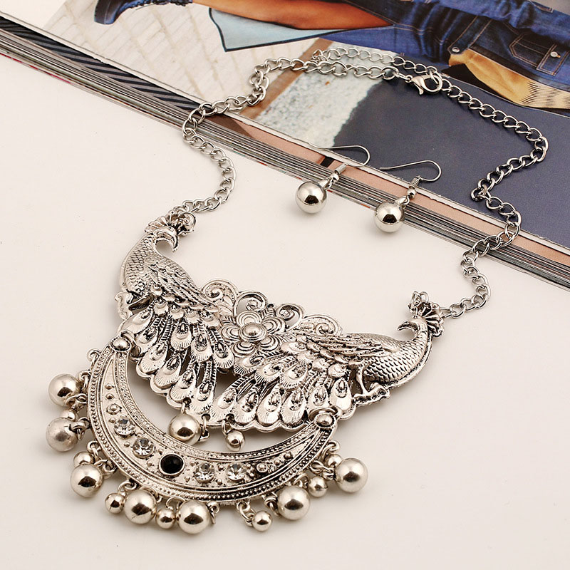 Wholesale Jewelry Vintage Diamond Studded Peacock Necklace Gemstone Tassel Carved
