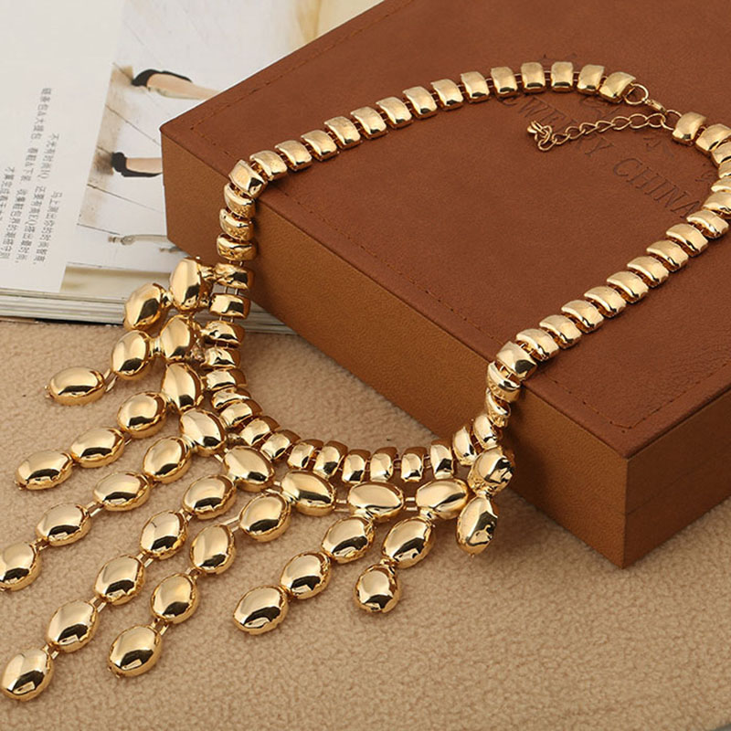 Wholesale Jewelry Fashion Temperament Metal Small Bun-shaped Tassel Gold Necklace Short