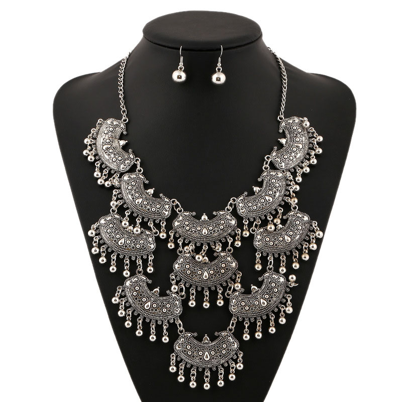 Wholesale Jewelry Exaggerated Fashion Tassel Short Vintage Necklace Collarbone Chain