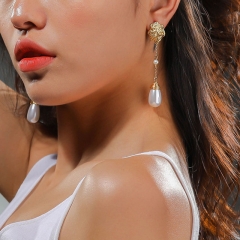Wholesale Creative Fashion Irregular Metal Ear Hooks Imitation Baroque Shaped Pearl Earrings