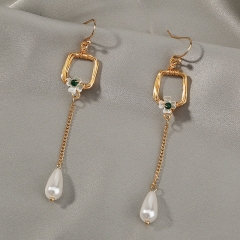Wholesale Vintage Long Tassel Simple Matching Pearl Flower Petal Natural Stone Earrings