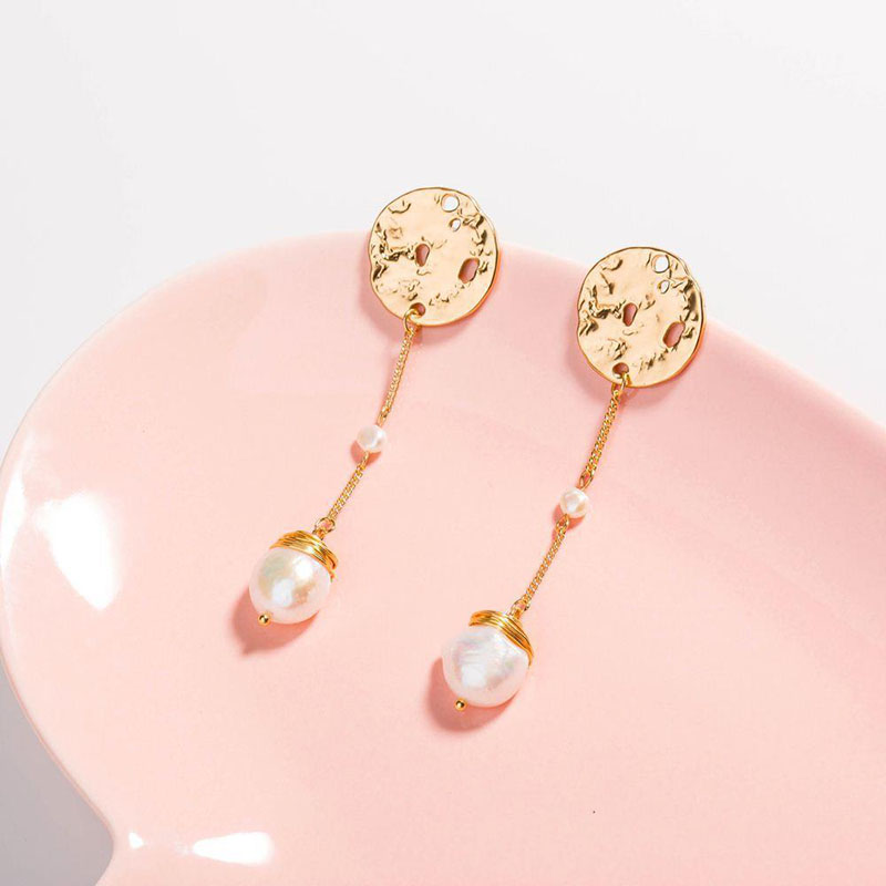 Wholesale Personalized Gold Floral Pattern Pure White Pearl Drop Earrings