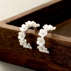Wholesale C-shaped Pearl White 6 Only Flowers Matching Fashion Earrings Earrings Studs