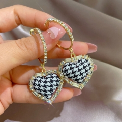 Autumn And Winter Checkerboard Plaid Earrings Black And White Geometric Round Love Earrings Manufacturer