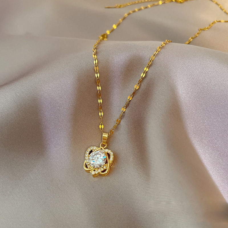 Titanium Steel Extravagant Love Heart Temperament Micro Diamond Necklace Exquisite Clavicle Chain Manufacturer