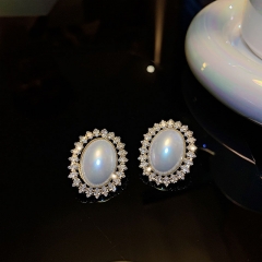 Wholesale French Vintage Court Style Zirconia Inlaid Oval Pearl Earrings