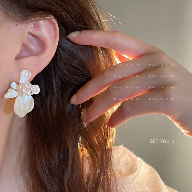 Wholesale Trendy Silver Pin Pearl Flower Earrings Personality Stud Earrings Niche