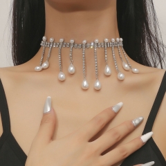 Korean Fashion Simple Pearl Claw Chain Alloy Pendant Necklace Distributor