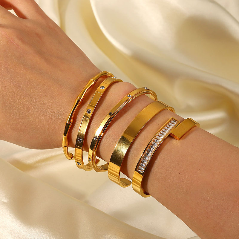 Zirconium Set Open Bracelet Fashion Vintage 18k Gold Plated Stainless Steel Bracelet Manufacturer