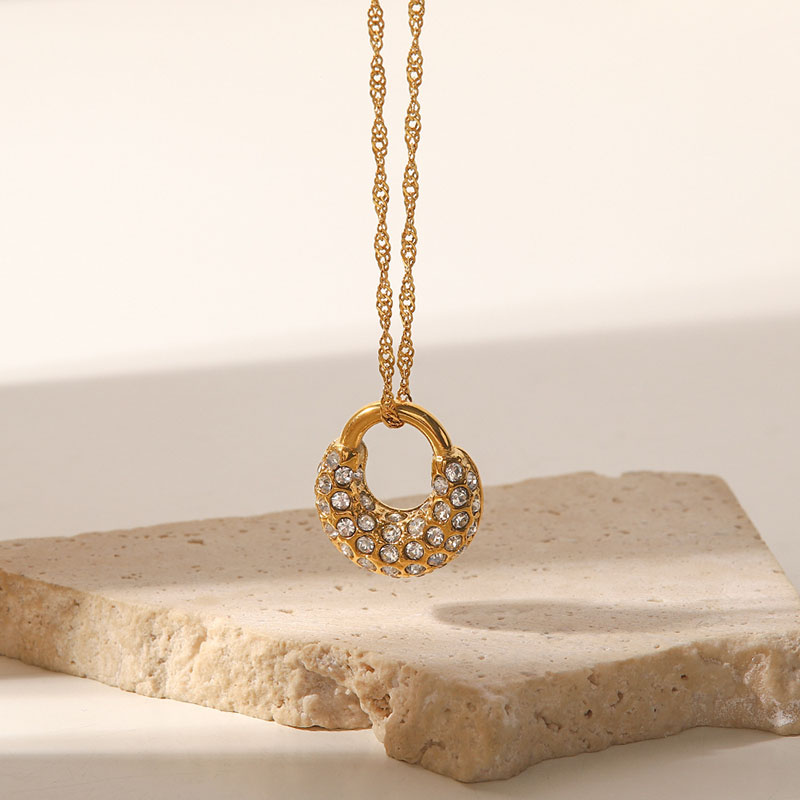 Wholesale Jewelry Diamond Encrusted Small Lock Pendant Fashion Collarbone Chain Geometric Titanium Steel Non-fading Necklace