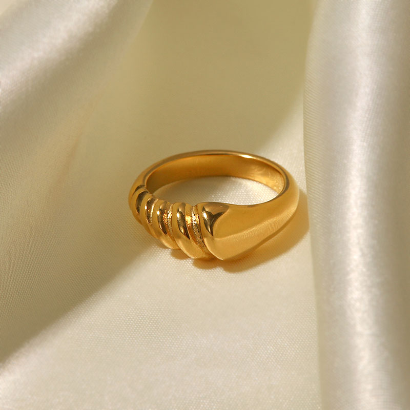 Wholesale Fashion Titanium Steel 18k Gold-plated Stainless Steel Irregular Ring