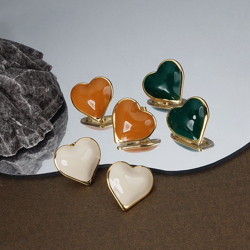Love Heart Vintage Light Luxury Fashion Earrings	 Vendors