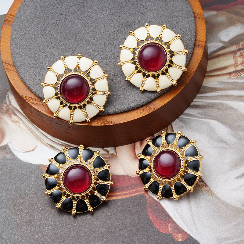 Vintage Earrings Vintage Personality Fashion Palace Studs	 Manufacturer