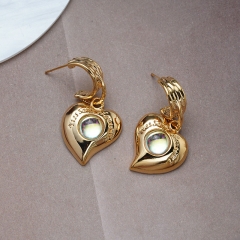 Love Heart Earrings Fashion Peach Heart Silver Pin Earrings	 Vendors