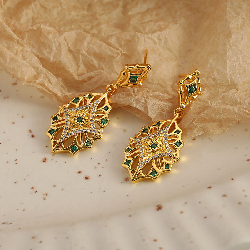 Hollow Gold Studs Fashion Vintage Earrings	 Vendors