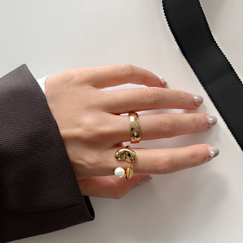 Korean Version Of The Flower Petal Pearl Fashion Personality Metal Finger Ring	 Vendors