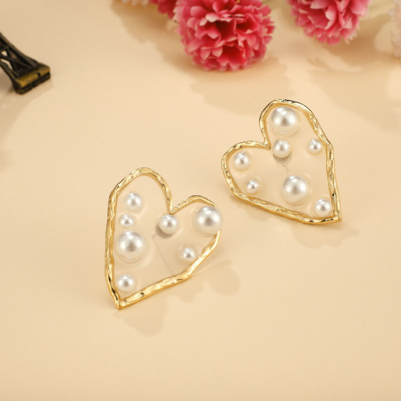 Korean Simple Bezel Set Transparent Sweet Pearl Heart Earrings Ear Clips Supplier