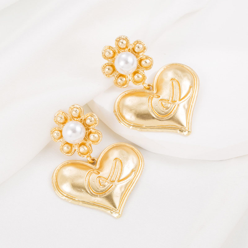 Wholesale Vintage Pearl Flower Loving Heart Fashion Baroque Earrings