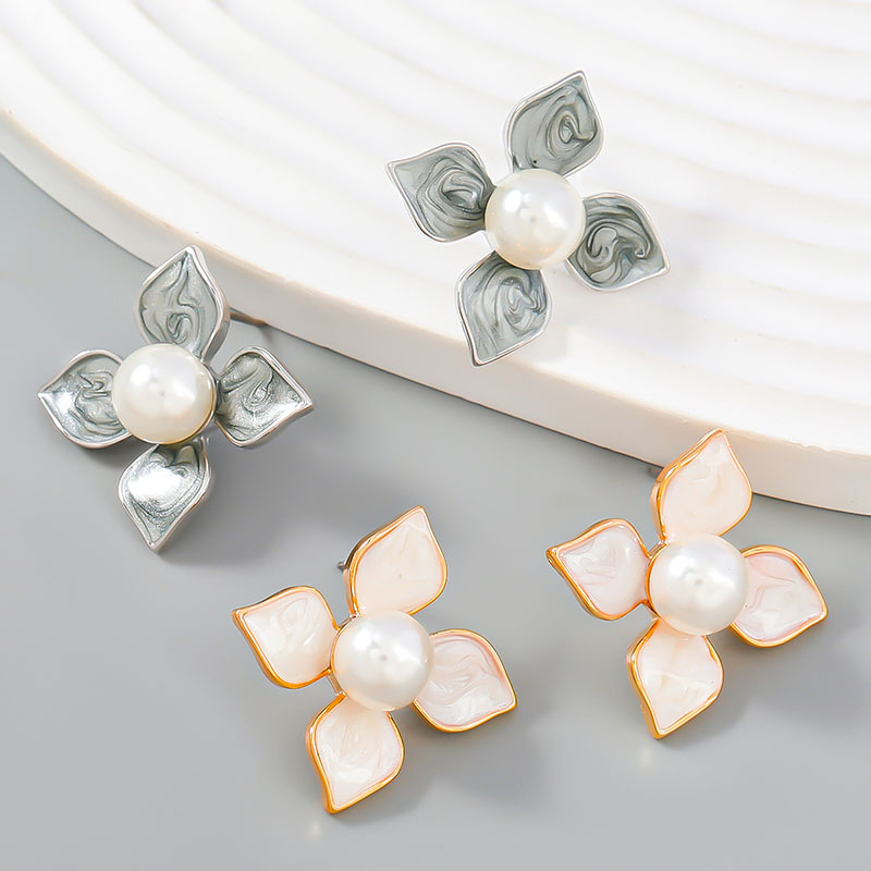 Wholesale Fashion Simple Korean Version Of The Alloy Oil Drops With Pearls Flower Earrings