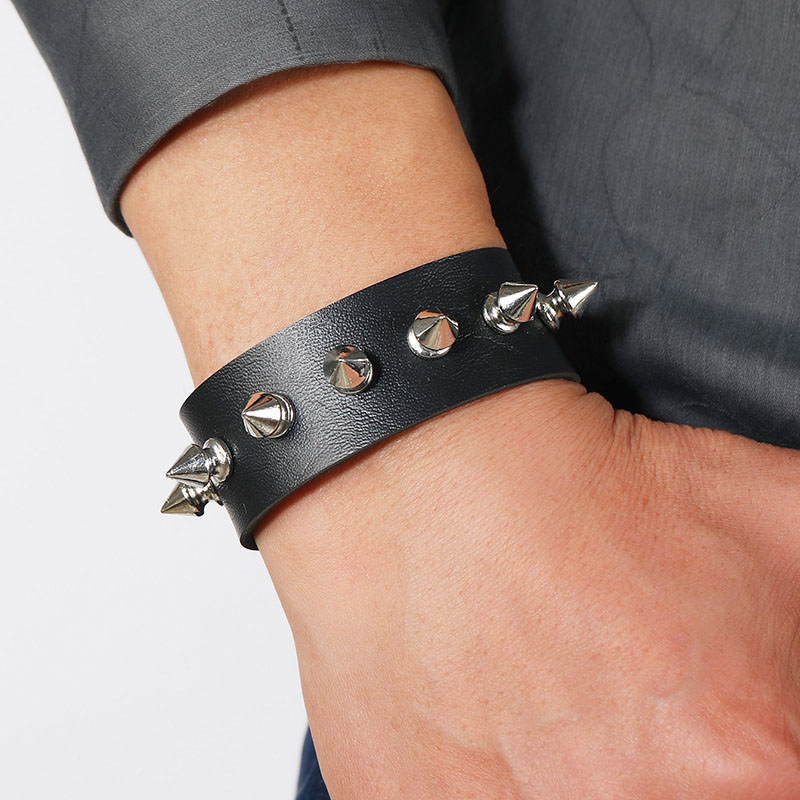 Exaggerated Single Row Of Rivets Spikes Leather Punk Men's Bracelet