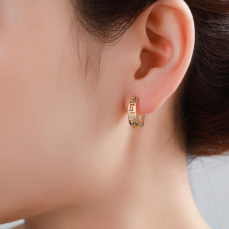 Wholesale U-shaped Hollow Pattern Simple Copper Gold-plated Earrings