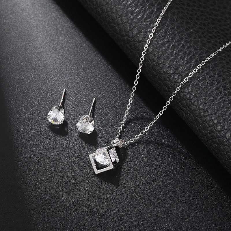 Wholesale Simple Square Hollow Zircon Necklace