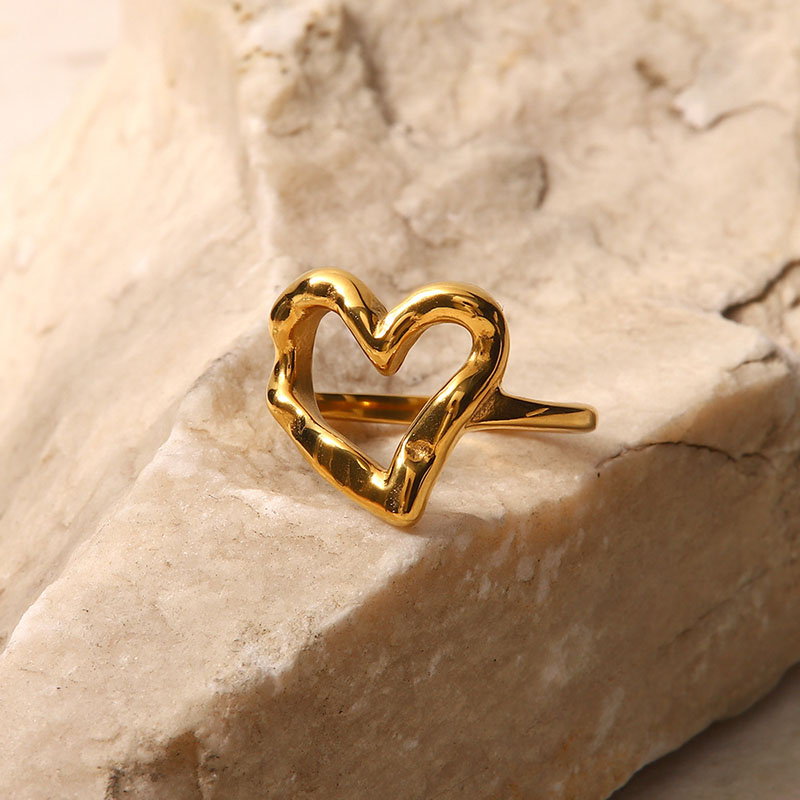 Wholesale French Hammered Love Heart Light Luxury Titanium Steel Gold Plated Ring