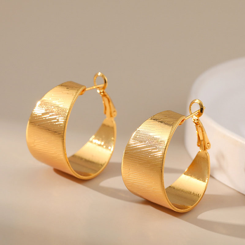 Wholesale Brass Plated 18k Genuine Gold Minimalist Shiny Wide Surface Light Luxury Fashion Earrings
