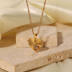 Wholesale Love Snake 18k Gold Plated Zircon Inlay Light Luxury Titanium Steel Chain Necklace
