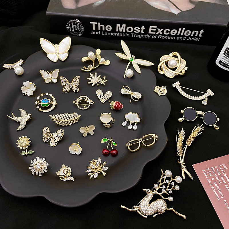 Wholesale Gold Delicate Brooch With Micro Zirconia