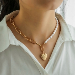 Simple Pearl Metal Chain Heart-shaped Phase Box Pendant Fashion Necklace Supplier