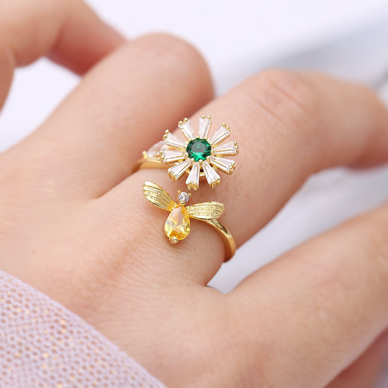 Fashionable Rotatable Bee Small Daisy Copper Micro-set Zirconia Ring Supplier