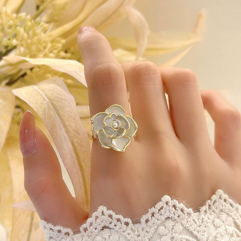 French Vintage Camellia Light Luxury Fashion Ring Supplier