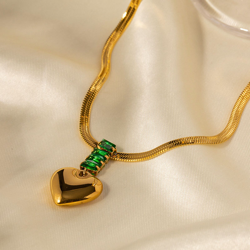 Wholesale Vintage 18k Gold Plated Love Pendant With Green Zirconia Stainless Steel Necklace