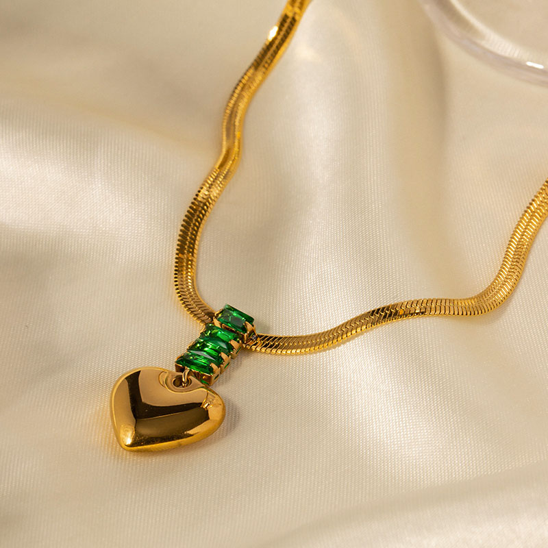 Wholesale Vintage 18k Gold Plated Love Pendant With Green Zirconia Stainless Steel Necklace