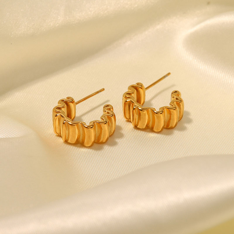 18k Gold Plated Pleated C-shaped Earrings Suppliers