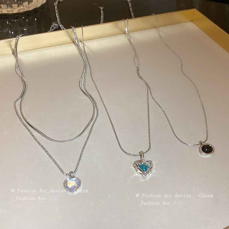 Double Diamond Love Pendant Necklace European And American Fashion Light Luxury Clavicle Chain Personalized Design Advanced Sense Necklace Wholesale