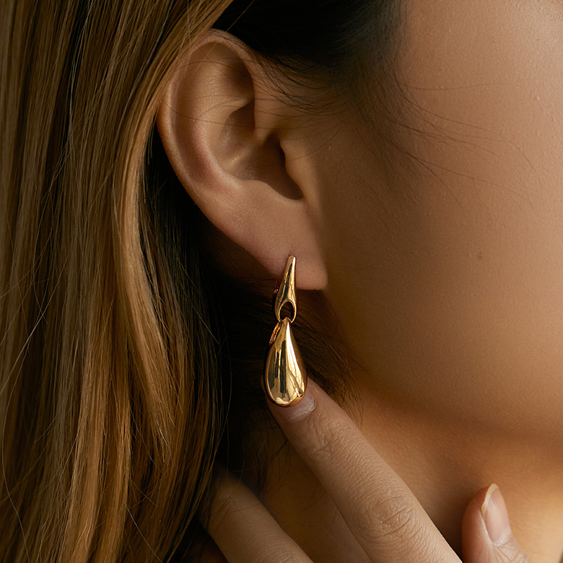 Wholesale Geometric Water Drop Copper Plated 18K True Gold Bright Face Earrings