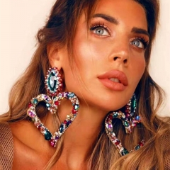 Pendientes Exagerados De Temperamento Retro Con Diamantes De Aleación En Forma De Corazón Al Por Mayor