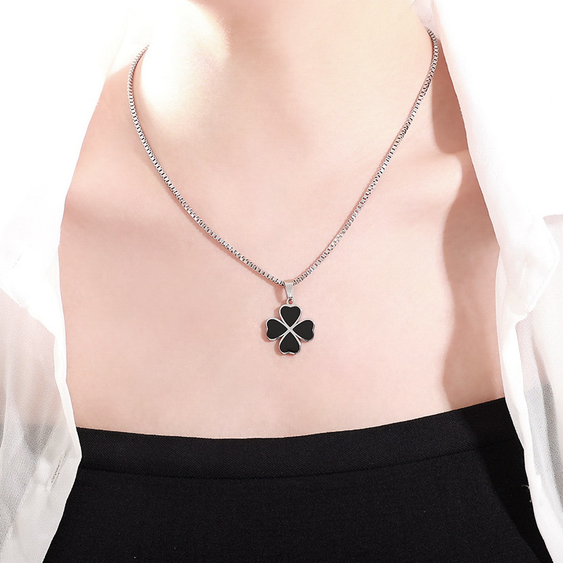 Wholesale Titanium Steel Does Not Fade Lucky Four-leaf Clover Necklace