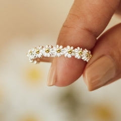 Wholesale Sweet Little Daisy Flower Ring