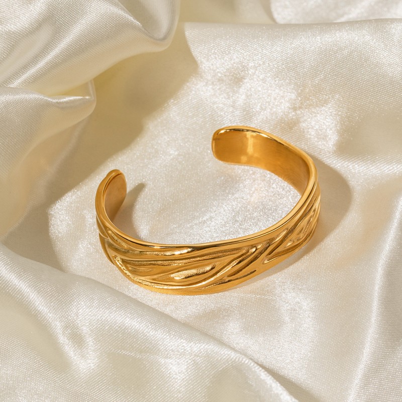 Wholesale 18k Gold Plated Stainless Steel Pleated Texture Bracelet
