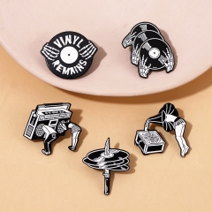Black And White Style Music Retro Radio Disk Creative Skeleton Hand Dish Accessories Collar Pin Metal Badge Clothing Wholesaler